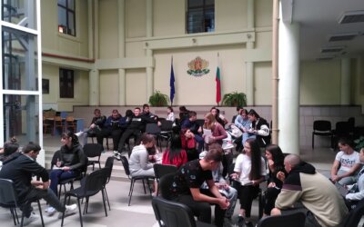 Говорим си за климатичните промени и справянето с екологични казуси, заедно с ученици от Пазарджик и Белово