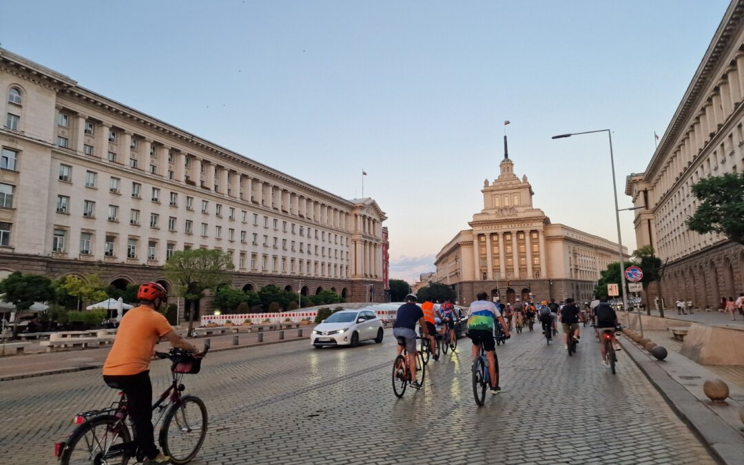 Граждански организации поискаха от Столична община и МВР по-безопасно и достъпно придвижване с велосипед в София